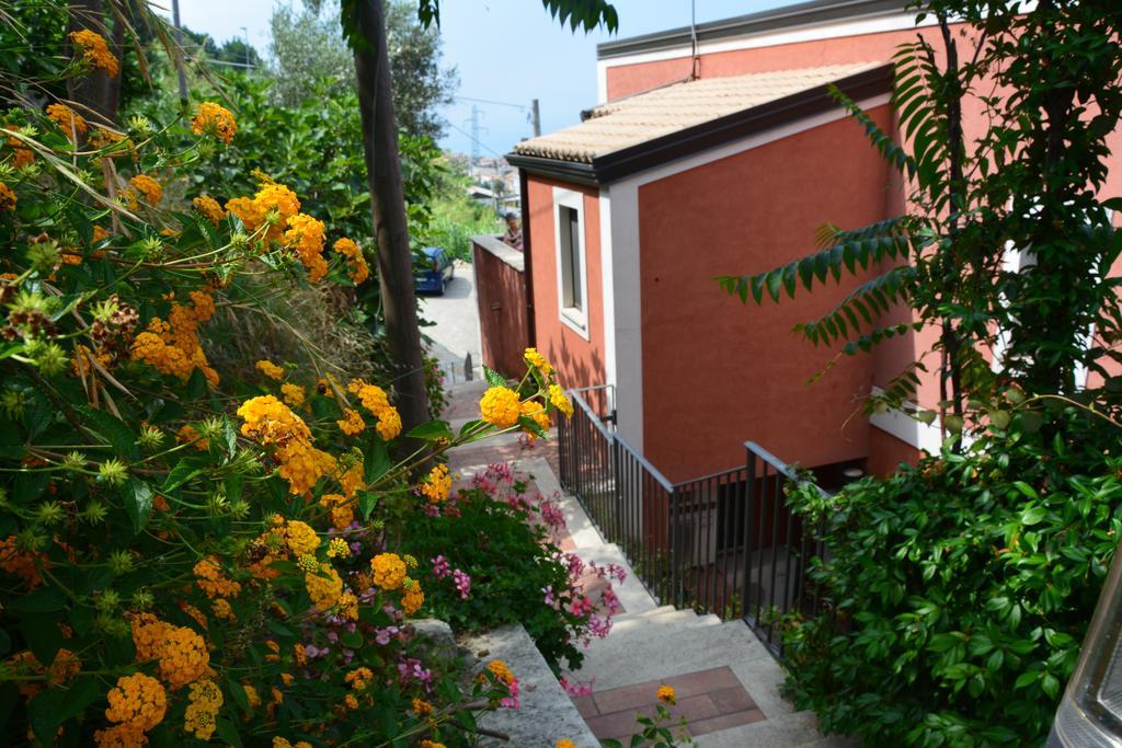 B&B La Casa Rossa Paola Exterior photo